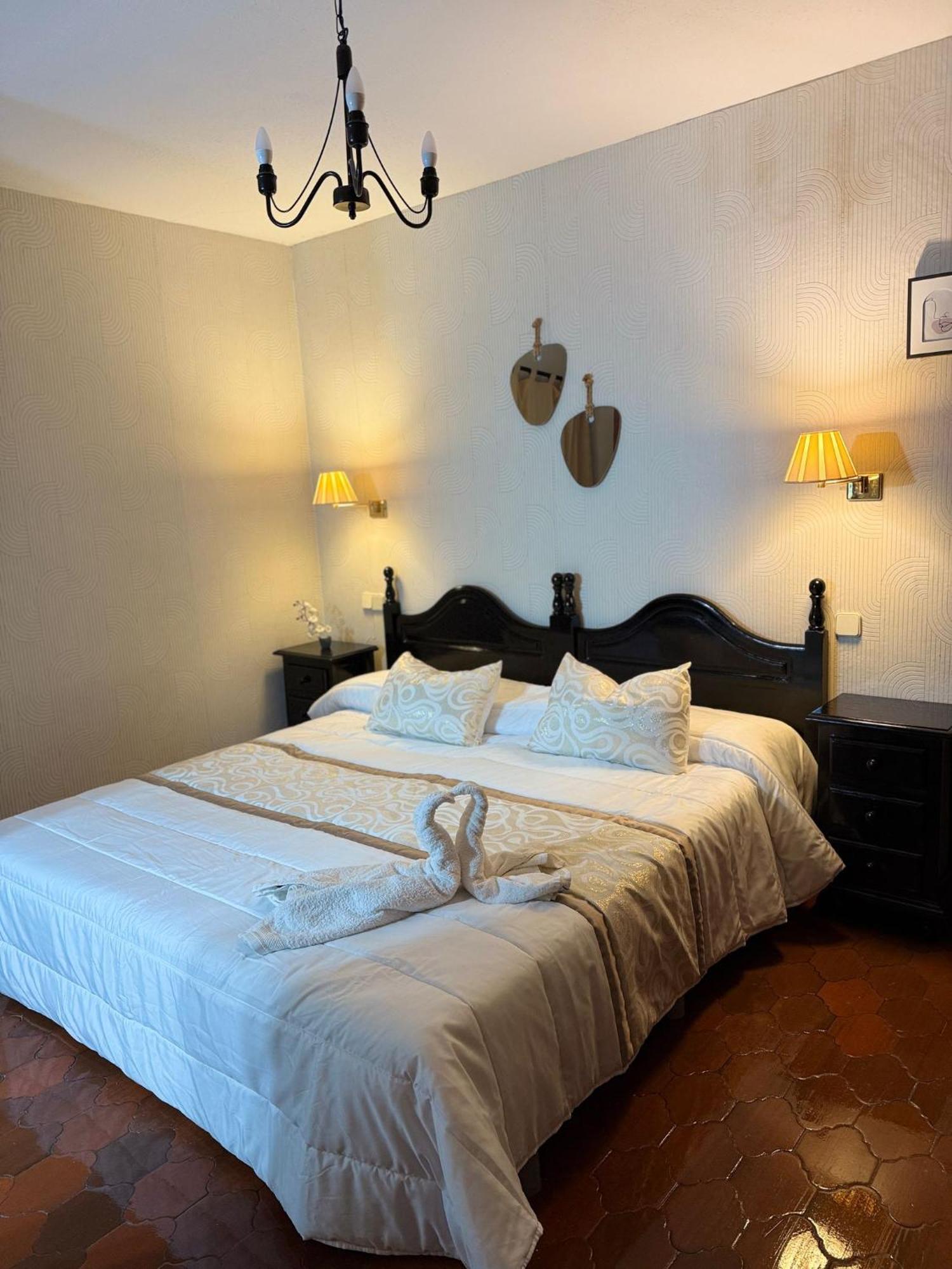 El Valle Hostal Restaurante La Pradera de Navalhorno Bagian luar foto