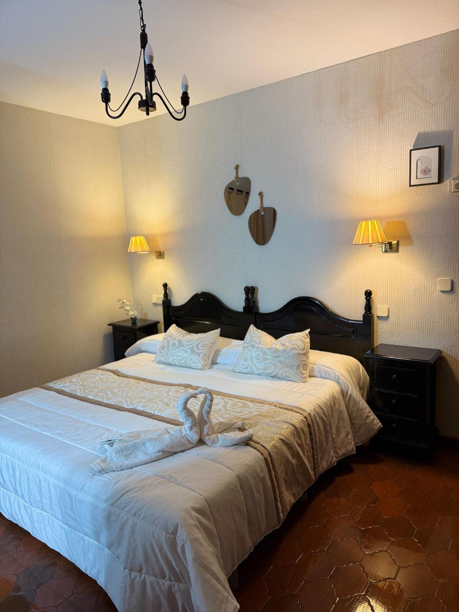 El Valle Hostal Restaurante La Pradera de Navalhorno Bagian luar foto